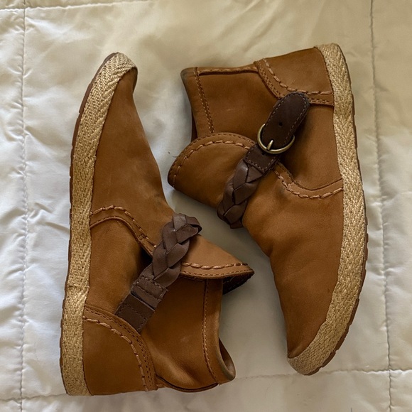 UGG Shoes - UGG Tan Leather Ankle Booties